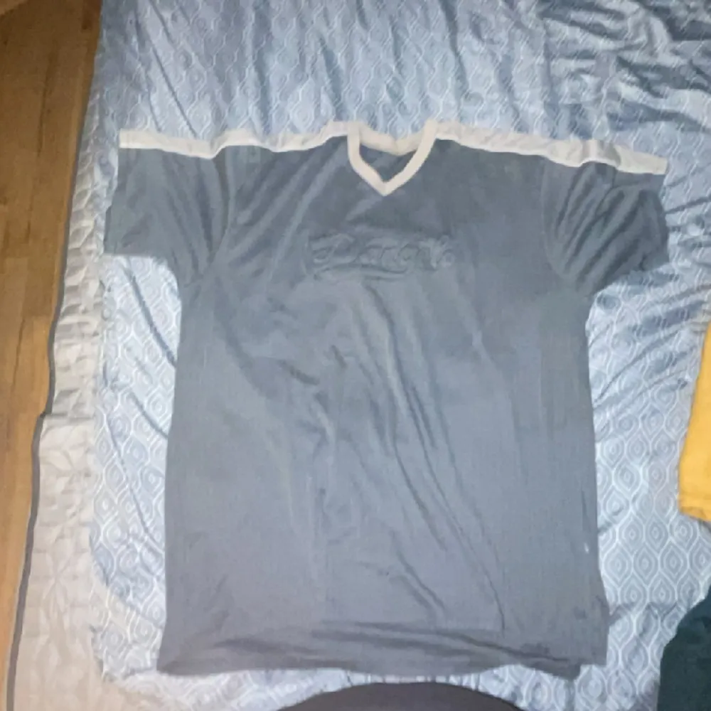Vintage dangelo tröja det står ingen storlek men passar som XL priset kan diskuteras . T-shirts.