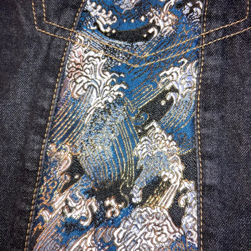Över feta y2k evisu jeans med wave embroderi. Jeans & Byxor.