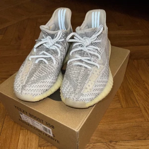 Yeezy static  - Yeezy static i storlek 42 2/3  Gott skick!