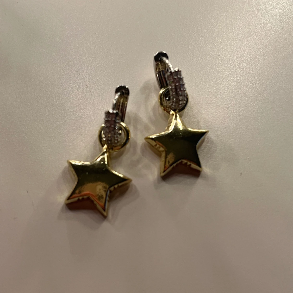 Silvriga och guldiga stjärnörhängen 🌟 - 91