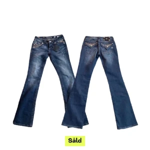 Miss me jeans - Säljer domma skit snygga miss me bootcut jeansen som ja köpte på plick av Evince. Helt nya när ja köpte dom och säljer på grund av att dom e förstora, så alltså har ja nt använt dom. Storlek 26 (midja 36cm, innerbenslägnd 82cm) Skriv för fler bilder💞