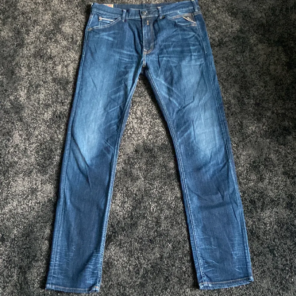 Replay jeans i storlek 36/34. Jeansen är i perfekt skick, 9/10. Hör av er om ni har några frågor!. Jeans & Byxor.