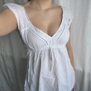 Vit topp - Vintage vit topp / blus som sitter så fint på 💕