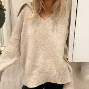 Stickad beige tröja ifrån chiqulle!!💘Strlk xs/s