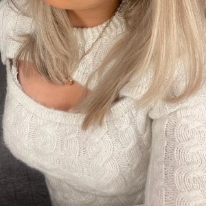 Fin stickad tröja - Säljer nu min fina Gina tricot tröja då den tyvärr inte kommer till användning, i superbra skick och endast använd 1 gång💞💞