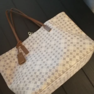 Väska från by malene birger - Väska i nyskick. Frakt tillkommer