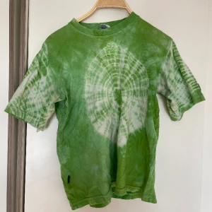 T shirt ✅💚 - Riktigt snygg grön T-shirt 🍃🍃