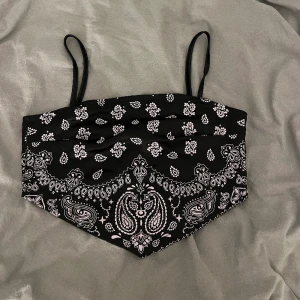 Topp - Topp från new yorker  Köparen står för frakt 