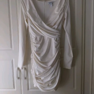 Fest klänning - Stundentklänning från nelly Festklänning, sommarklänning