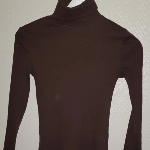 Polotröja - Fin polotröja i fint skick köparen står för frakten 