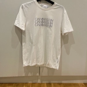 Calvin Klein T shirt - Nästintill nyskick 