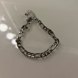 Armband - Silver armband aldrig använt i fintskick