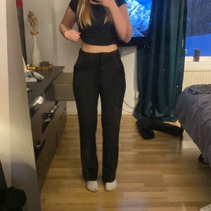 Kostymbyxor  - Svarta kostymbyxor i nyskick!🫶 Kommer inte till användning så säljer istället!🫶