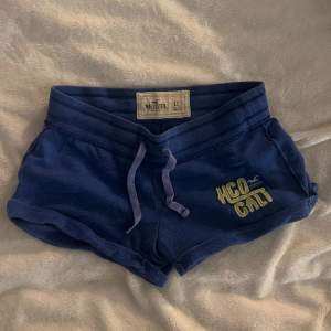 Super söta lågmidjade shorts i mjukis material💕🫶🏻från hollister🌸passar xs/s