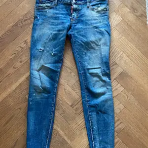 Ljusa dsquared skinny jeans. Italiensk storlek, passar en som är XS-S.   Nypris: ca 3500kr 