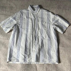 Kortärmad skjorta - Köpt i milano   Fet men passar inte mig