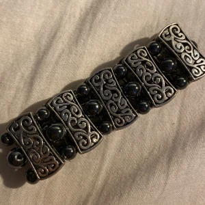 Armband  - Fint armband, osäker på märke. Hör av dig vid frågor eller intresse💗