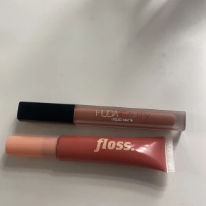 Läpprodukter  - Ett lip gloss ifrån floss och ett ifrån huda beauty, båda är endast testade är är i otroligt fina färger. Huda beauty-40kr. Floss-30kr eller båda för 60kr. Köparen står för frakten