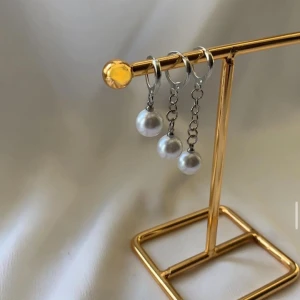 Örhängen  - Så snygga örhängen. Köp en för 119kr eller ett par för 199kr. Modell 059