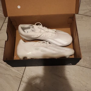 Adidas X crazyfast - Fina adidas fotbollsskor i storleken 41 och 1/3 som aldrig är använda hör av dig vid frågor