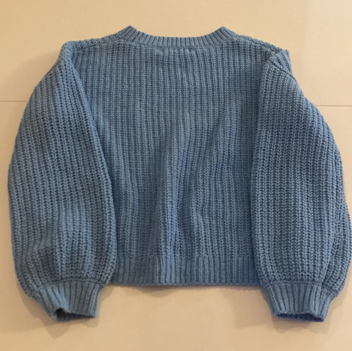 Hål stickad tröja storlek 134/140 - 90