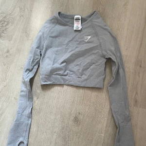gymshark crop top - Snygg gymshark crop top, storlek S, aldrig använd. 100kr +frakt 