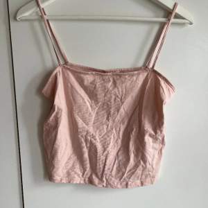 Fint linne i rosa färg ifrån Hm. Sitter fint och är bekväm. Ordinarie pris, ca 60 kr 