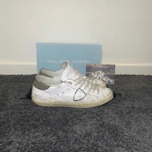 Philippe model  - Säljer dessa feta Philippe model skorna skriv för fler bilder