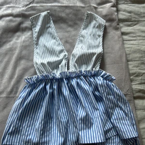 Blå sommar topp💙 - Super snygg blå sommar topp i storlek S💙🩵🤍