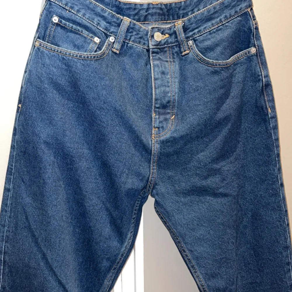 Zara baggy jeans i mörkblå  bra skick, zara storlek 40. Jeans & Byxor.