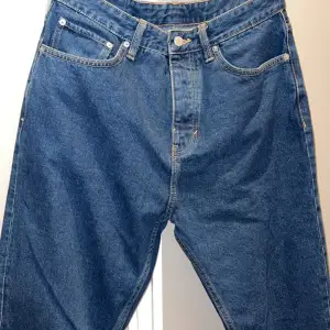 Zara baggy jeans i mörkblå  bra skick, zara storlek 40