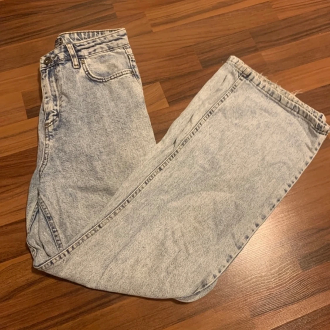 Ljusblåa jeans - 91