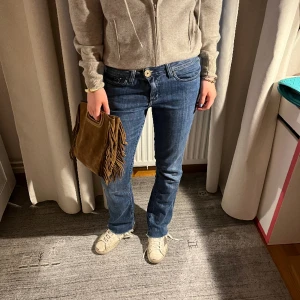 Lågmidjade jeans - Jättesnygga lågmidjade jeans ifrån Tommy Hilfiger! Pris kan diskuteras!❤️