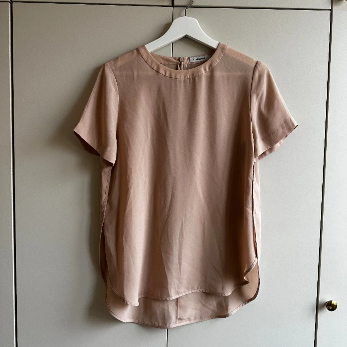 Puderrosa blus från J. Lindeberg