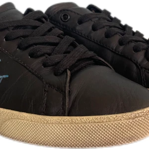 Saint Laurent  - Bra skick och OG ingår samt äkthets bevis.  Storlek 40 men skulle säga lite större. Skönt material osv. 