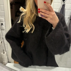 Mohair tröja - Så fin mörk brun mohair tröja från H&M väldigt fint skick! Nypris 899 kr