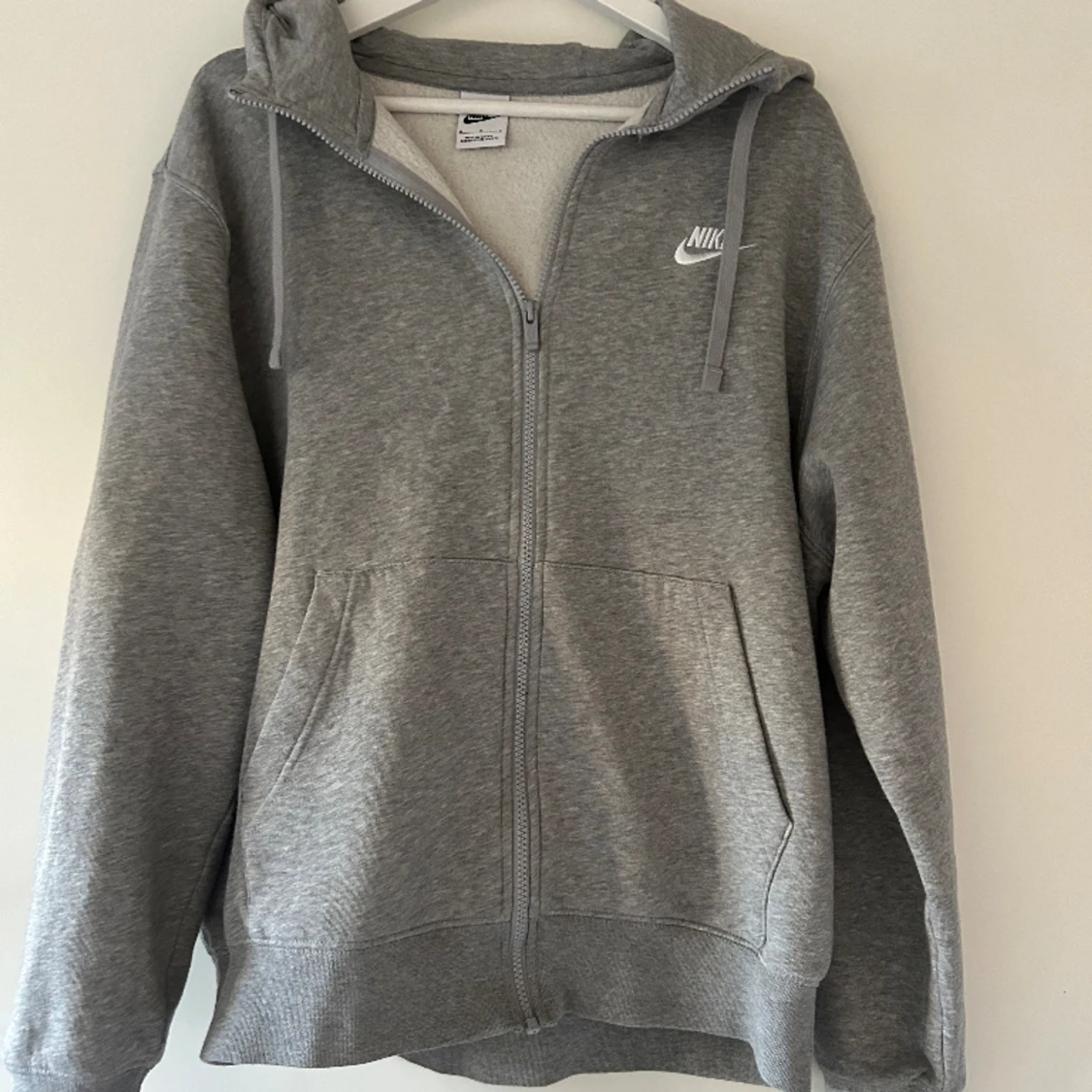 Grå Nike hoodie