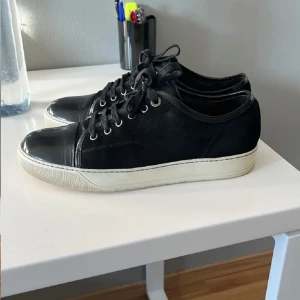 Lanvin - Svarta Lanvin i uk 6 passar 41,5-42. Grymt bra skick. Box tillkommer. 