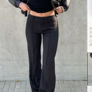 Low waist kostymbyxor  - Säljer ett par helt nya low Waits kostymbyxor från madlady. Storlek 32- ektra short. Se storleks guide på bild nr2💓