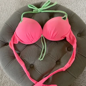 Bikini överdel  - Bikini överdel  Jättefint skick! 💗 Märke: Rae  Stl 46/XL