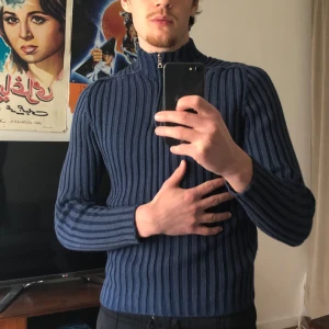 Y2k tröja - Stor favorit som letar nytt hem, perfekt passform och skick y2k göttepöse 