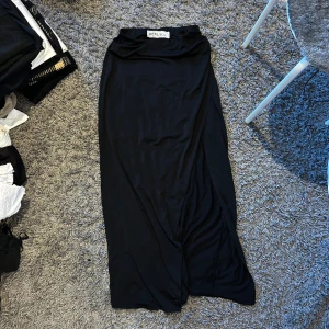 KJOL MED SLITS - Andvänd fåtal gånger 🩷