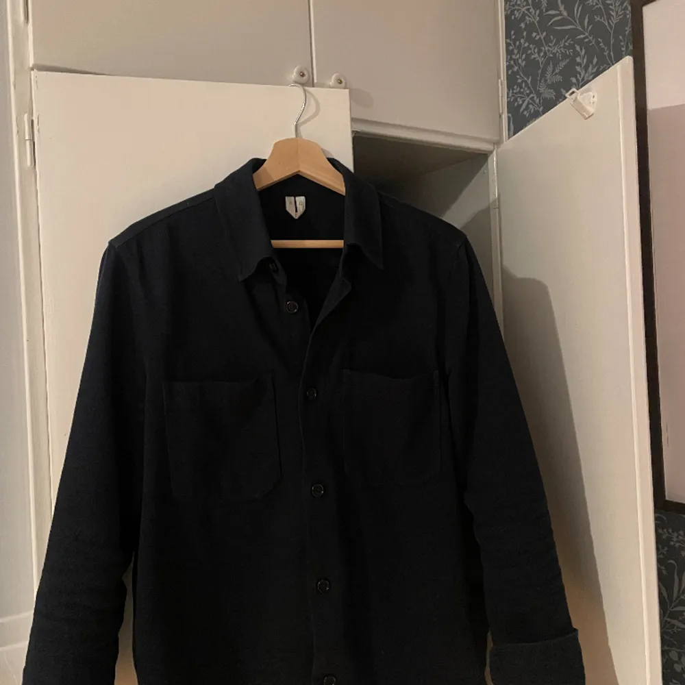 Fräsh overshirt till soliga vårdagar från Arket. Nypris: 850kr . Jackor.