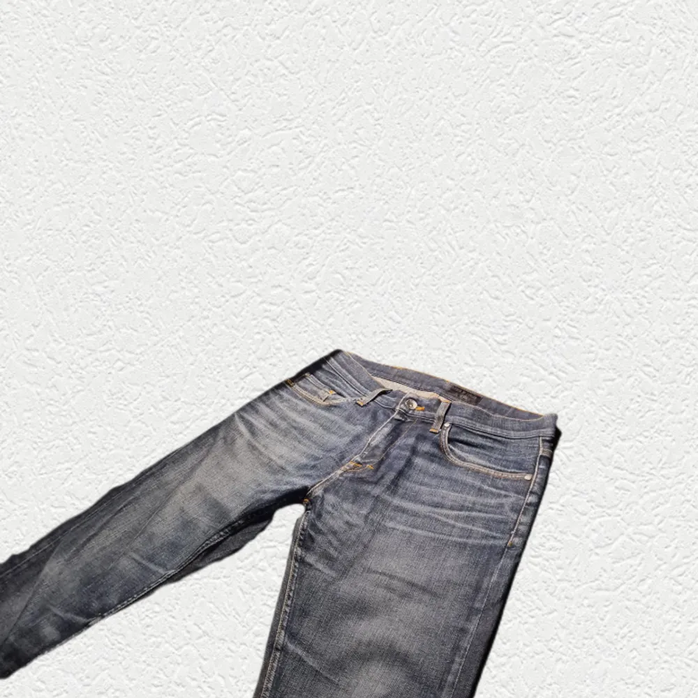 Tja, säljer nu dessa tiger of Sweden jeans i storlek 29/32 i ett fint skick. Dem är marinblåa med en fin tvätt. Skriv vid fler funderingar! Mvh . Jeans & Byxor.