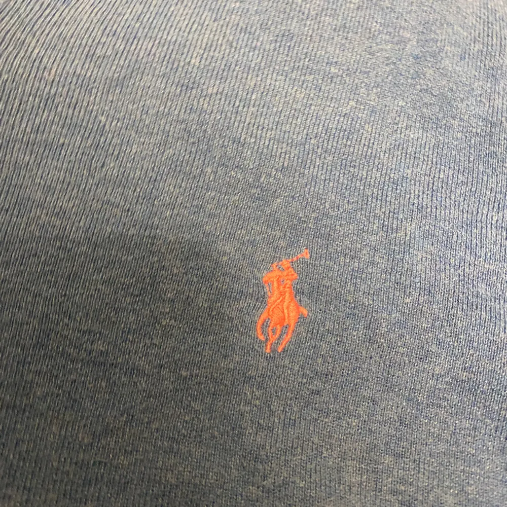 Säljer nu min polo Ralph lauren sweatshirt som inte passar mig. Storlek L och bra skick.. Tröjor & Koftor.