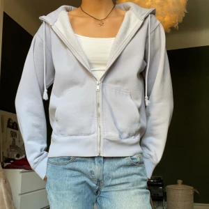 Ljusblå sit-up hoodie🩵 - Hoodie från Brandy Melville i väldigt gott skick, säljer då den inte kommer till användning.  Pris kan diskuteras🫶