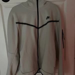 Nike tech - Bra skick Säljes för den ej används längre.