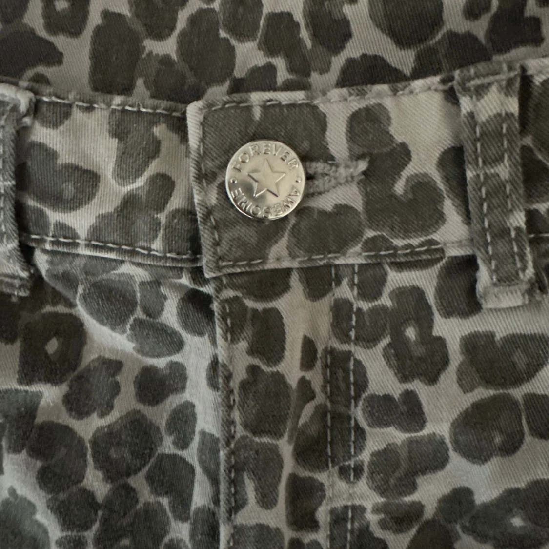 Leopardmönstrade shorts från H&M - 92