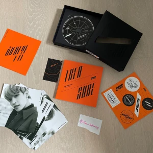 Treasure ep. 1 - Säljer detta Treasure ep 1 album av ateez. Det saknas 2 photocards annars är det komplett. Photobooken har en knappt synlig liten fläck på sig (se bild 3)