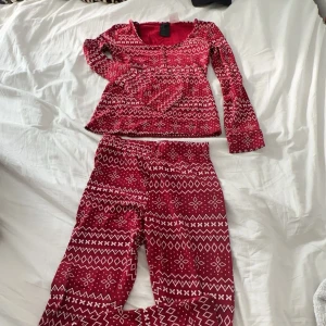 Jul pyjamas - Super fin men tyvärr för liten för mig.